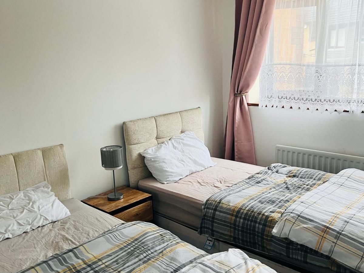 Clove, 3-4 Bed House With Garden, Free Parking, Sleeps 9 In Grays & Chafford Hundred Stifford المظهر الخارجي الصورة