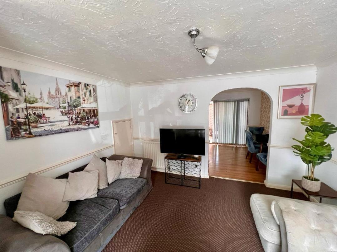 Clove, 3-4 Bed House With Garden, Free Parking, Sleeps 9 In Grays & Chafford Hundred Stifford المظهر الخارجي الصورة