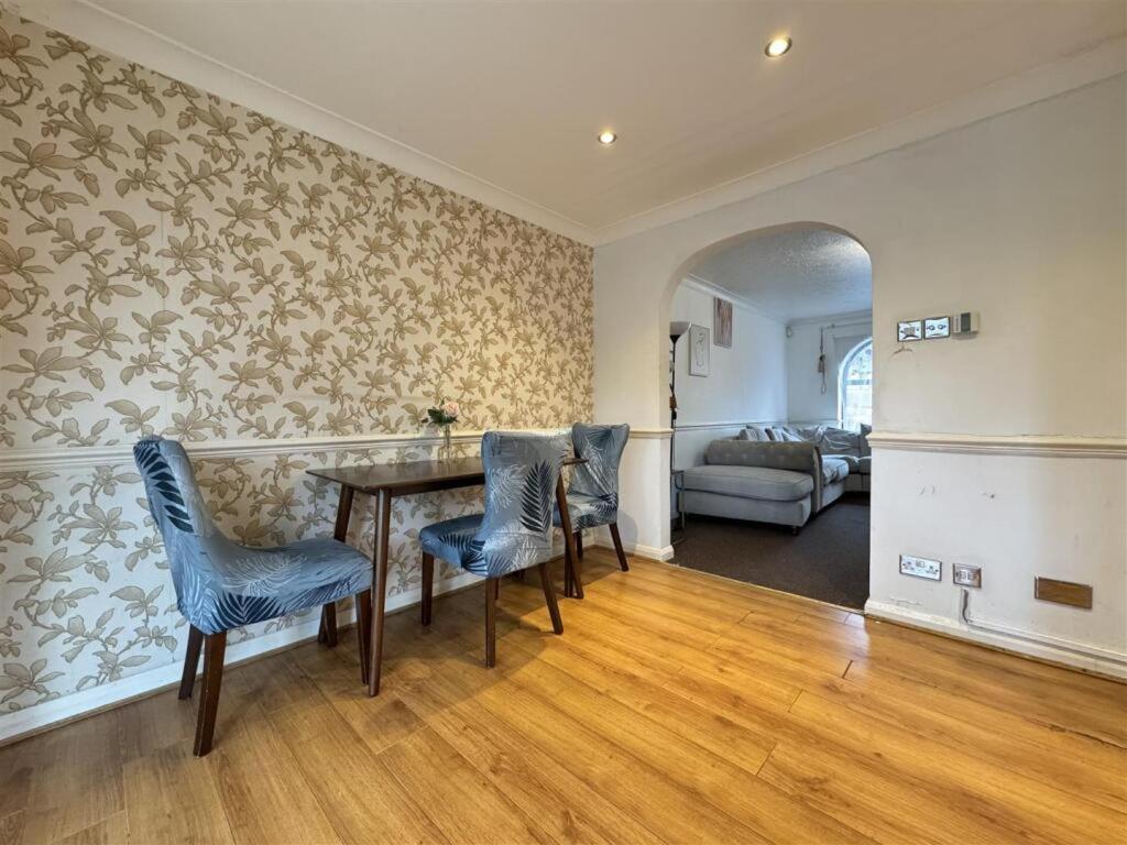 Clove, 3-4 Bed House With Garden, Free Parking, Sleeps 9 In Grays & Chafford Hundred Stifford المظهر الخارجي الصورة