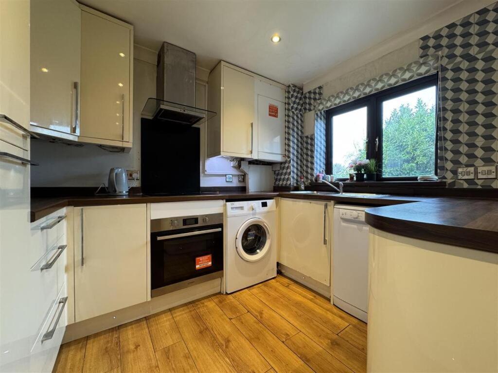 Clove, 3-4 Bed House With Garden, Free Parking, Sleeps 9 In Grays & Chafford Hundred Stifford المظهر الخارجي الصورة