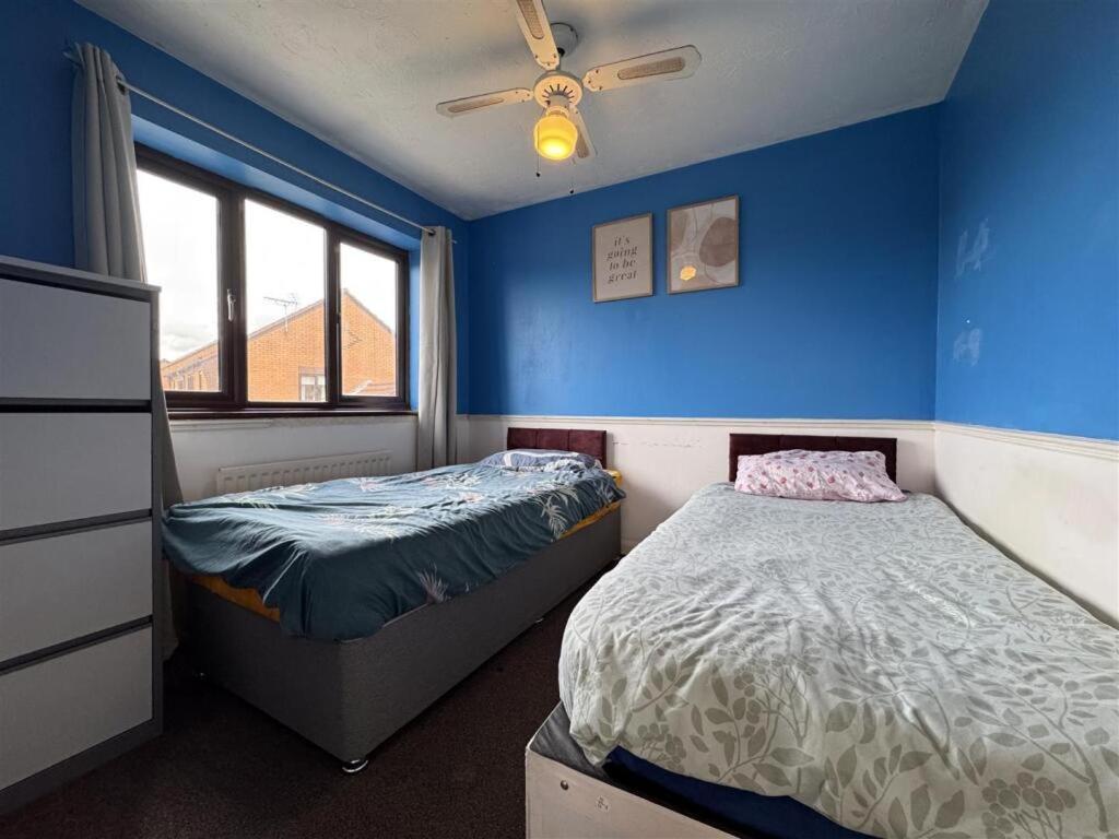 Clove, 3-4 Bed House With Garden, Free Parking, Sleeps 9 In Grays & Chafford Hundred Stifford المظهر الخارجي الصورة