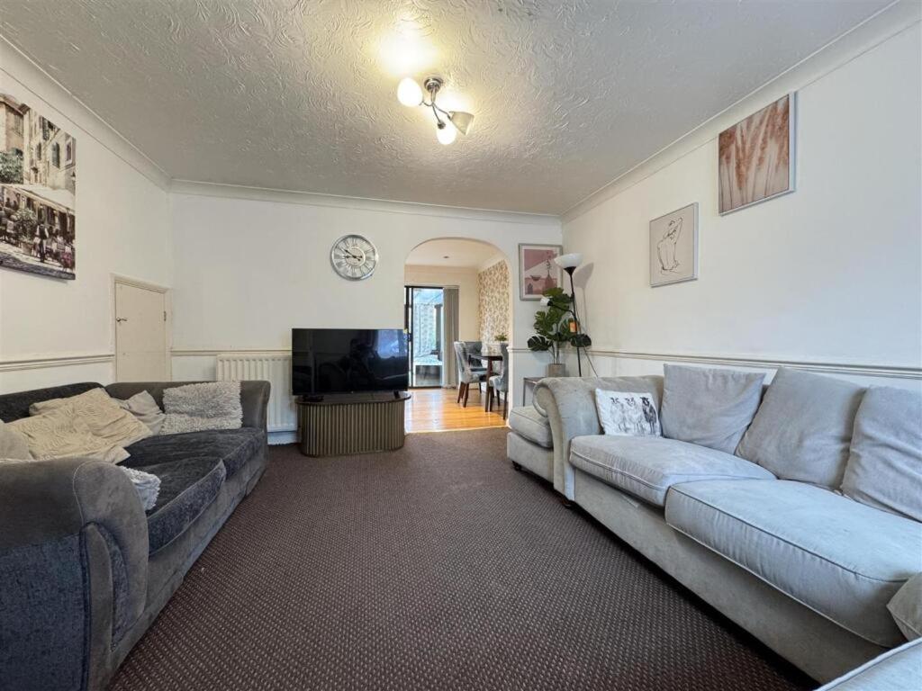 Clove, 3-4 Bed House With Garden, Free Parking, Sleeps 9 In Grays & Chafford Hundred Stifford المظهر الخارجي الصورة