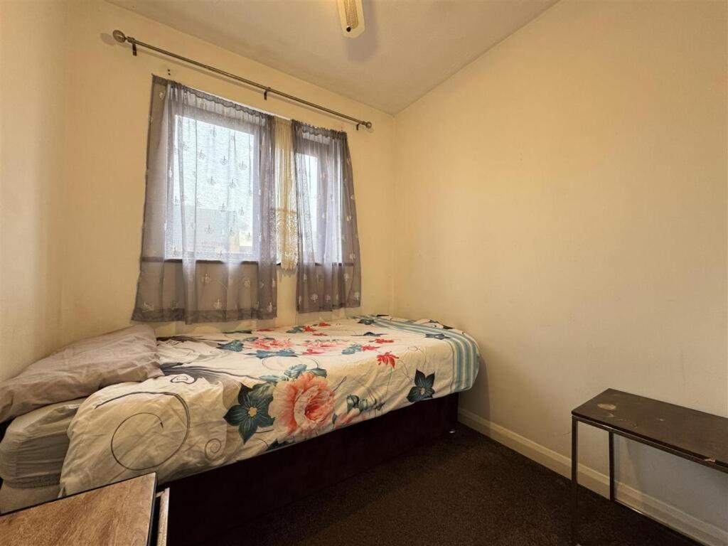 Clove, 3-4 Bed House With Garden, Free Parking, Sleeps 9 In Grays & Chafford Hundred Stifford المظهر الخارجي الصورة